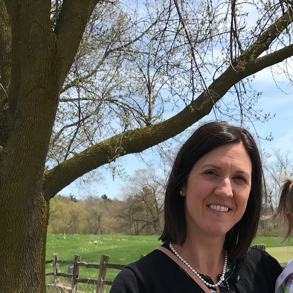 Meet your Posher, Laura - Picture 1 of 1